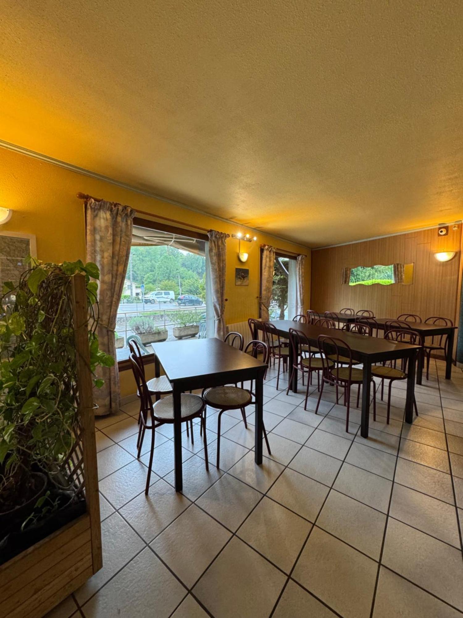 Symp'Hotel Nivolas-Vermelle Exteriör bild