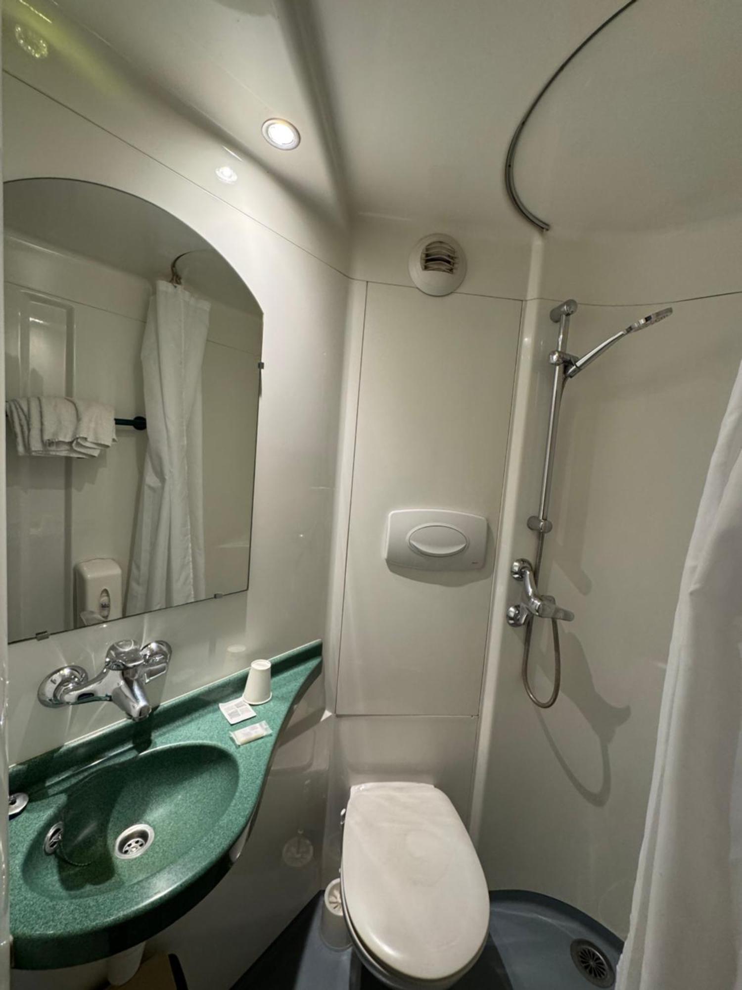 Symp'Hotel Nivolas-Vermelle Exteriör bild
